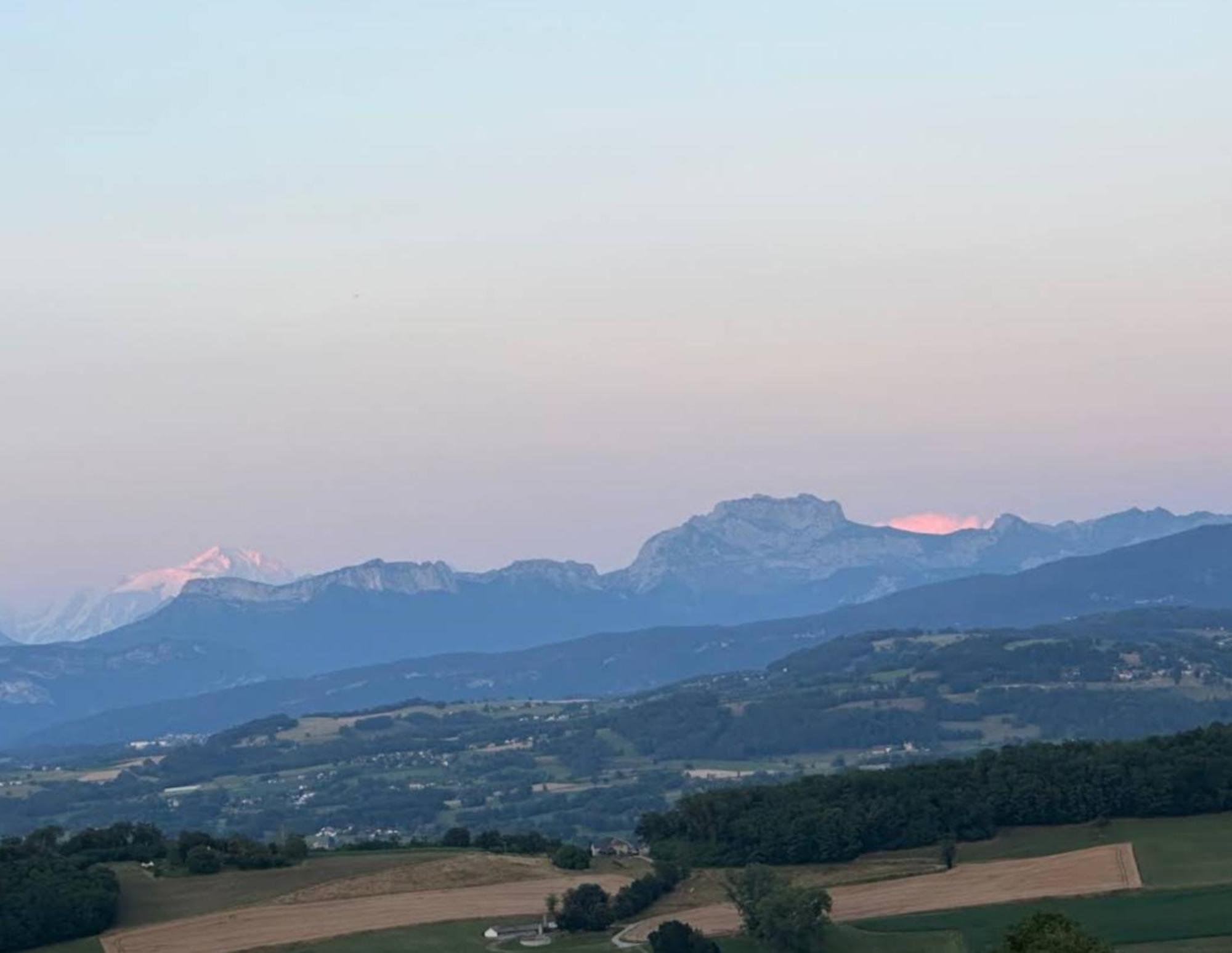 Отель Les Bellevues Moye Экстерьер фото